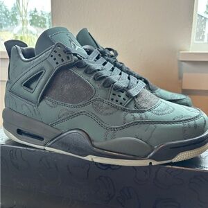 Jordan Air Jordan 4 Retro KAWS Black/Clear Glow Box Label